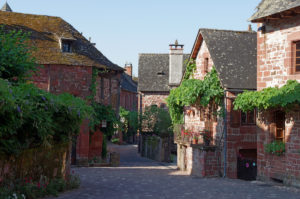 rue dans l'ancien village de Collonges-la-Rouge
